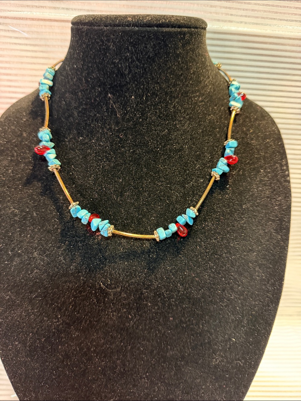 Source Unknown Gold-Tone Necklace with Turquoise Chips and Red Bead Accents